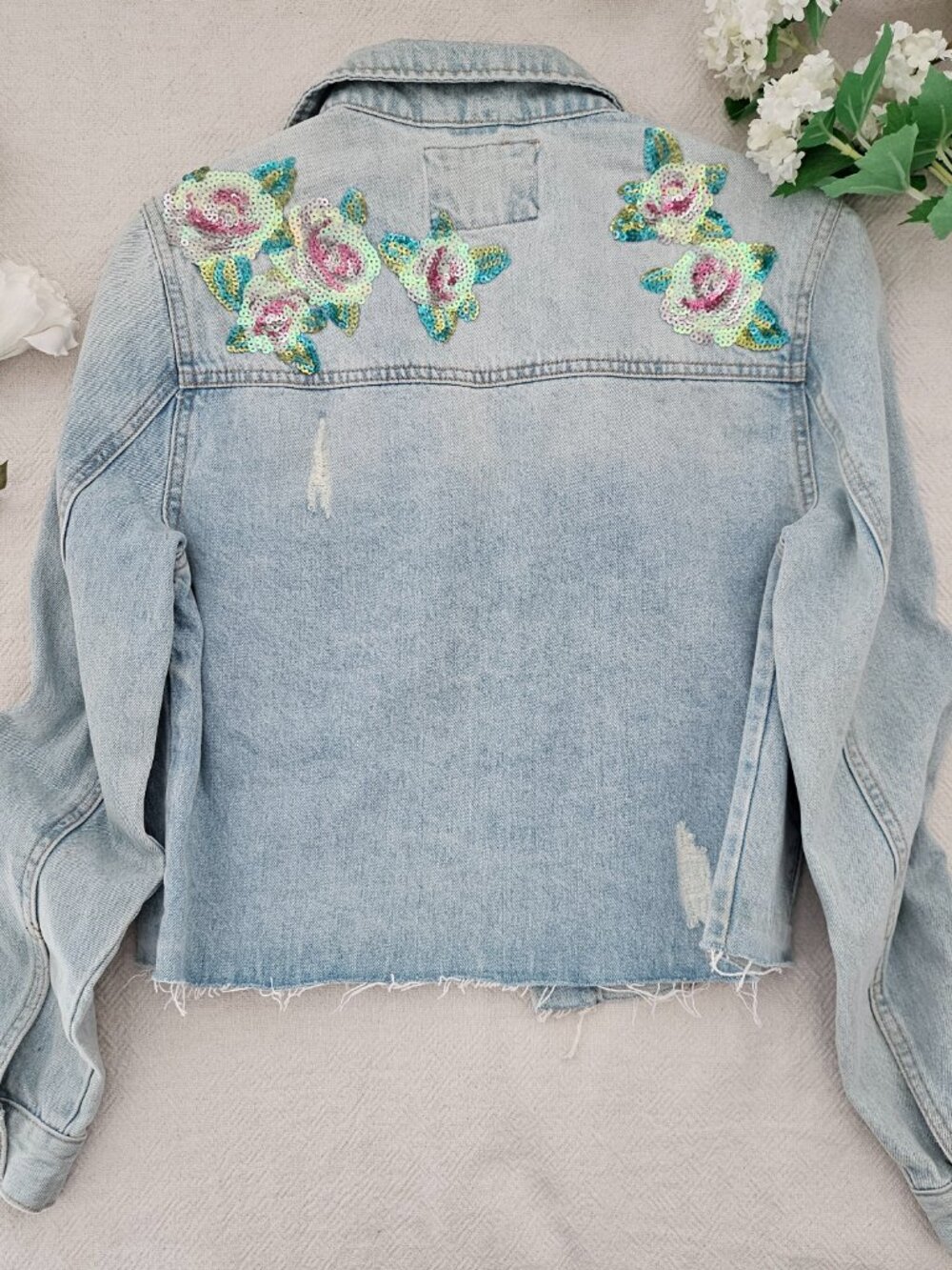 Cropped Floral Sequin Denim Jacket Light Wash NWOT Size M - Picture 10 of 13